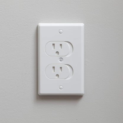 Qdos Safety StayPut Double Outlet Plug Cover - One Plug Covers both Outlets! Secure Fit and Beveled Edges Prevent Small Fingers from Removing Unlike Other Products| Fits All Outlets | 6 pack | White